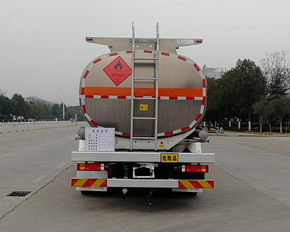 楚勝牌CSC5262GYYLS6A型鋁合金運(yùn)油車